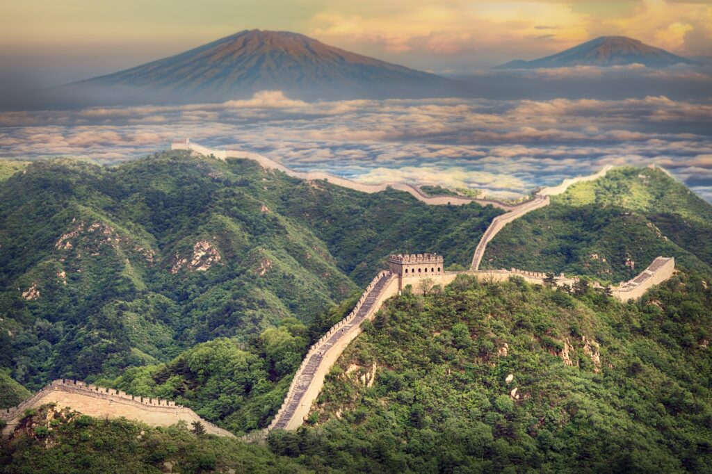 Photographie de la muraille de chine et de montagnes